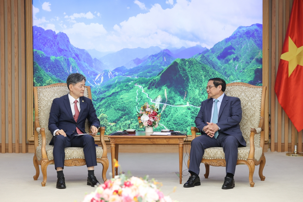 Government leader receives RoK Police Agency Commissioner General Cho Ji-ho